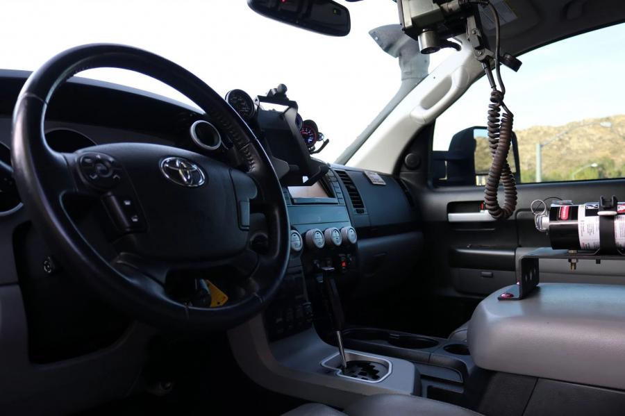 Интерьер Toyota Tundra CrewMax 4x4 Zombie Apocalypse 2013 года  (фото 261 из 461)